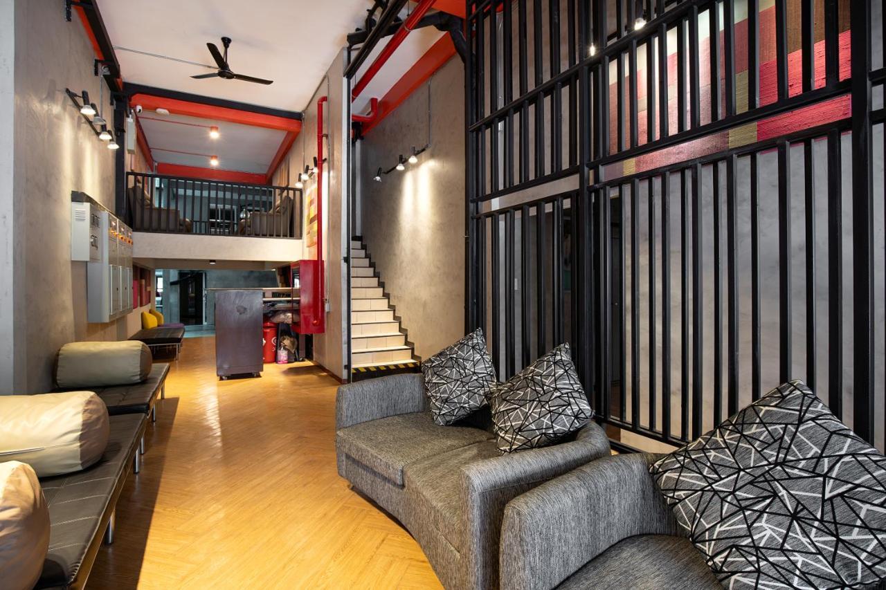 Buri Hostel Bangkok Exterior photo